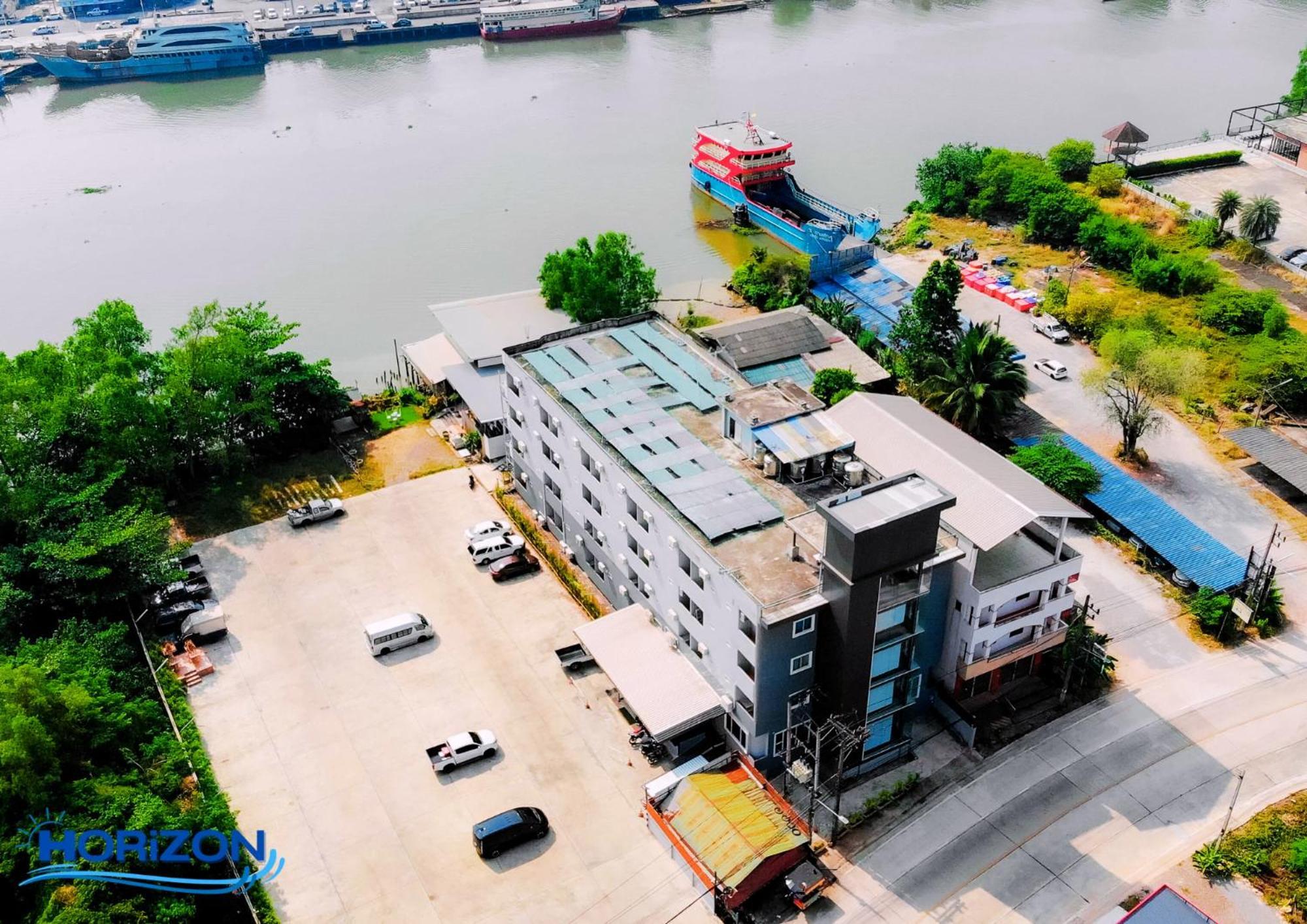 Horizon Hotel Surat Thani Extérieur photo