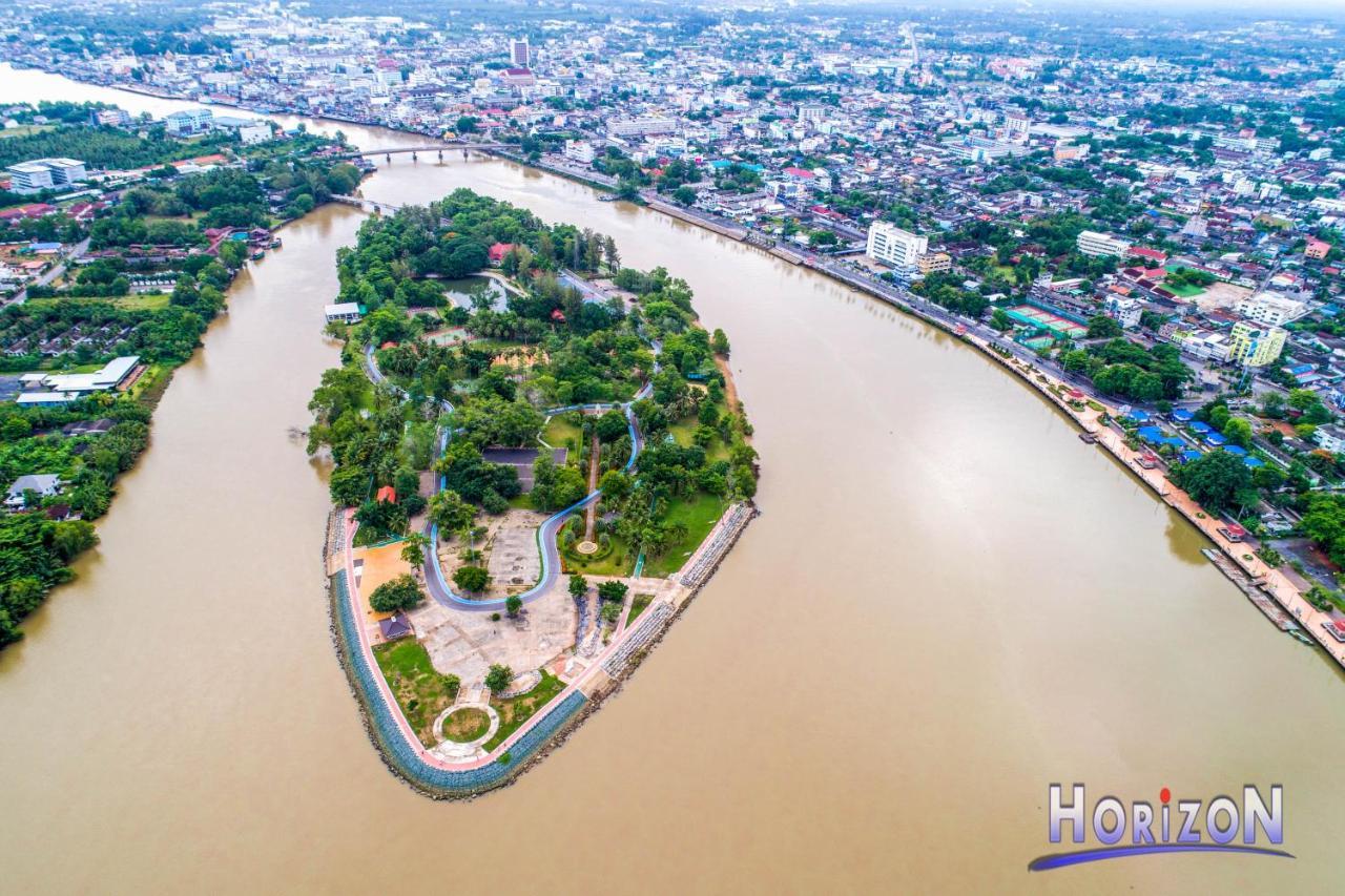 Horizon Hotel Surat Thani Extérieur photo