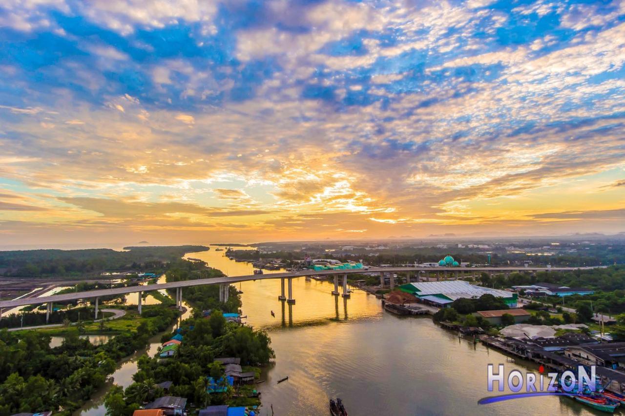 Horizon Hotel Surat Thani Extérieur photo